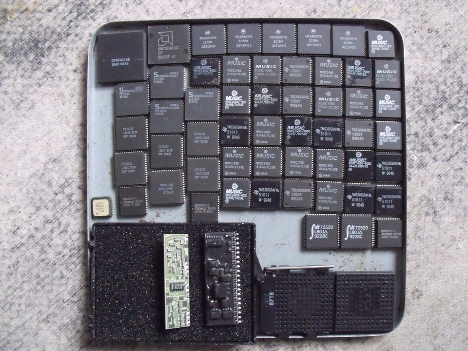 *ELEKTRONIK TEILE*SMD CHIPs KONVOLUT*PLASTIK GEHÄUSE*GEBRAUCHT*MEHRERE TYPEN* - Bild 1 von 4