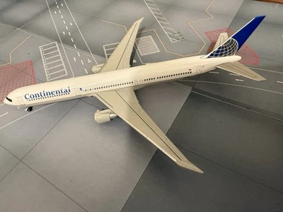 Continental Airlines | B767-424 | Dragon Wings | 1/400 | 55211 | Veja a descrição - Imagem 1 de 3