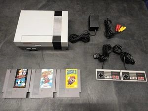 Original Nintendo Entertainment System NES with Mario 1-3 Mint Condition Console - Picture 1 of 6