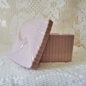 Avon Swirl Pattern Trinket Box in Pink - Vintage from the 1970's - Picture 1 of 5