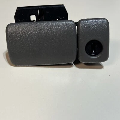 2001 Suzuki Vitara XL-7 Glove Box Latch Assembly Handle Gray No Key - Image 1 of 3
