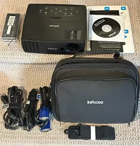 Proyector DLP Infocus IN1112A con estuche de transporte, cables, control remoto -probado - Imagen 1 de 3