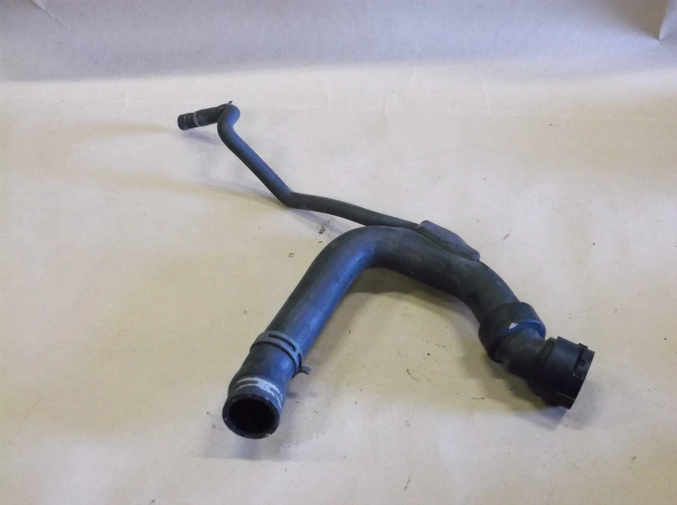 Manguera de refrigerante superior VW/Audi B5 Passat/A4 V6 AHA ATQ (1998-2001) Foto 1 de 1