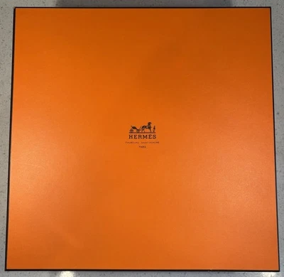 Auténtica caja de regalo grande Hermes Paris - 13,5" x 13,5" x 5,5” usada en excelente estado Foto 1 de 4
