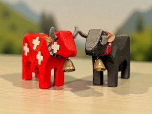 2 Vintage Trauffer Schweiz Holz Kuhglocke Handarbeit handbemalt rot & schwarz - Bild 1 von 13