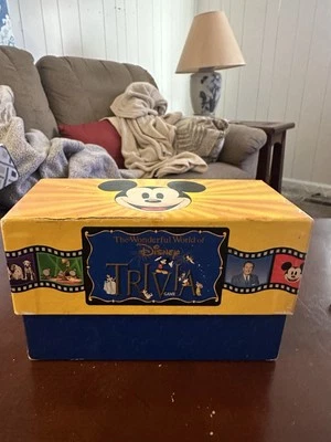 Tarjetas de preguntas para niños y adultos The Wonderful World of Disney Trivia Game Foto 1 de 4