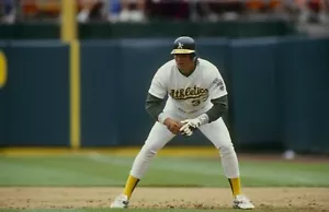 Jose Canseco Oakland Athletics UNSIGNED 8x10 PHOTO (L) - Picture 1 of 1