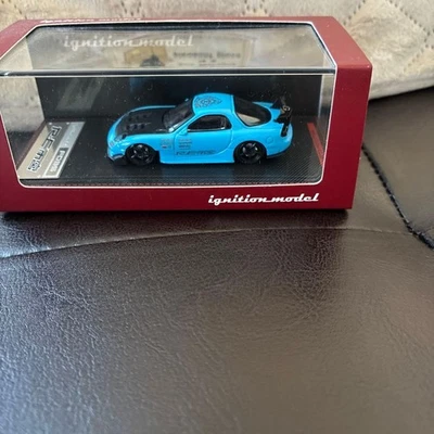 ignition.model FD3S 1/64 blu mini auto cappuccio in fibra di carbonio raro nuovo - Immagine 1 di 4