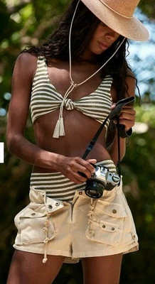 Blusa de biquíni CLEONIE Free People nova com etiquetas Cabana, US$ 100, tamanho M/L verde listrada - Imagem 1 de 4