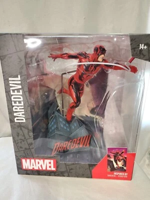 Marvel Daredevil #600 1:10 Scale Posing Figure with Scene BY MCFARLANE - Image 1 of 4
