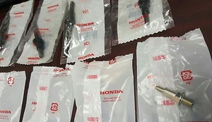 OEM HONDA B-SERIES DOHC VTEC VALVE COVER MOUNT STUD BOLT & NUT SET B16 B17 B18C - Picture 1 of 9