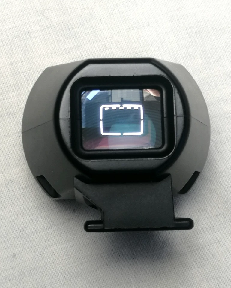 Voigtlander 25mm shoe mount viewfinder - Image 1 of 4
