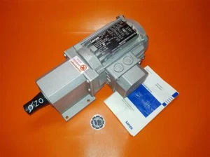 Motor de engranajes Lenze tipo: MDSMAXX 063-22 / GST03-2M VBR 063C22 - Imagen 1 de 2