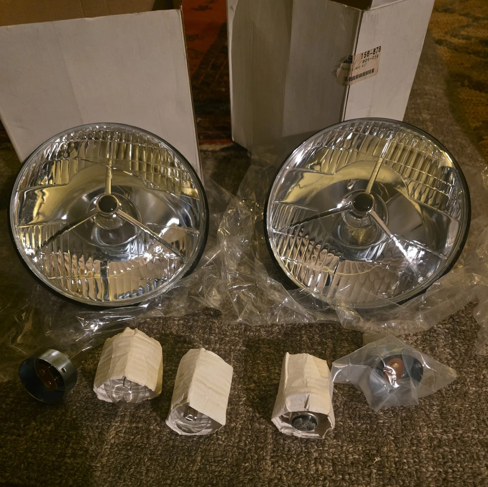 Juego de faros trípode MG TD, TF, Triumph TR2, TR3, TR4, MGA P700 nuevo Foto 1 de 4