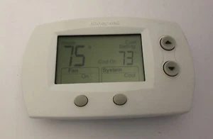 Honeywell Focuspro 5000 Digital Thermostat Modell TH5220D1029 (getestet) - Bild 1 von 2
