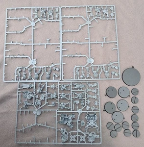 Assault on Black Reach Space Marine Half on Sprue - Picture 1 of 11