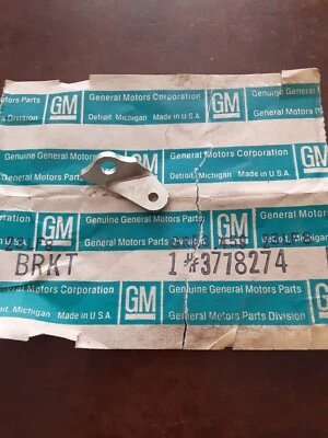 Soporte de resorte de retorno acelerador NOS 3778274 1964 a través de 1966 Chevrolet- GMC D.D. Foto 1 de 3