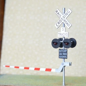 2 x O scale railroad crossing signal gate stop lever 3 tracks + flasher  #48S43G - Picture 1 of 9