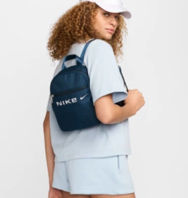 NUEVO CON ETIQUETAS NIKE Ropa Deportiva FUTURA MINI MOCHILA Bolso de Hombro AZUL MARINO Pequeño FZ2474-478 Foto 1 de 4
