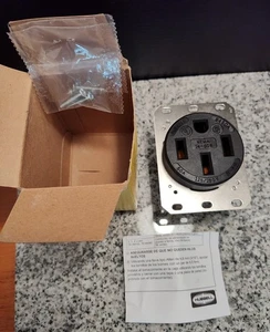 Receptáculo Hubbell Lighting 125V 50A 3 polos 4 cables HBL9450A - Imagen 1 de 6