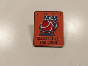 SEHR SELTENE ELITE EIGHT 2001 NCAA Basketball Turnier Teilnehmer Anmeldeinformationen Pin - Bild 1 von 2
