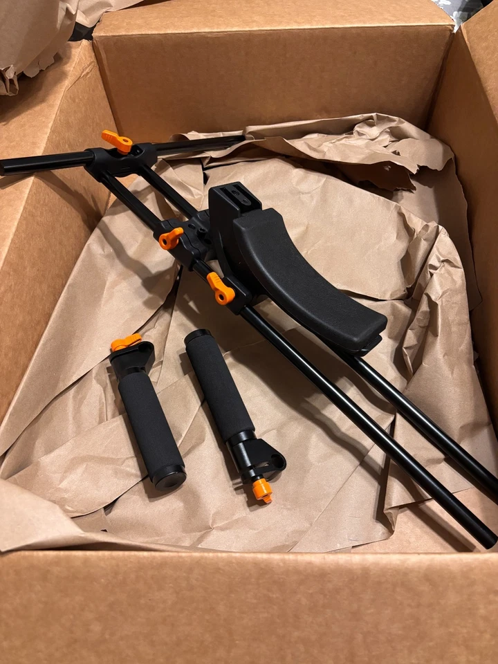 Plataforma de soporte de hombro para cámara Revo SR-1500 de doble agarre para cámaras o videocámaras Foto 1 de 4