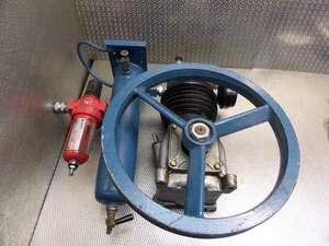 Kolben Kompressor Verdichter DDR HS 1 40/70 - V Ölschmierung - Bild 1 von 19