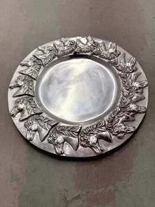 "Plato redondo de aluminio de 12-1/2"" con borde de cabeza de caballo" - Imagen 1 de 10