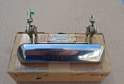 1973-1979 Dodge Colt новый из старых запасов Mitsubishi правая передняя дверь наружная ручка - Изображение 1 из 3