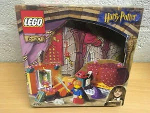HARRY POTTER LEGO 4722 NEW SEALED GRYFFINDOR COMMON ROOM  - Picture 1 of 3