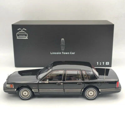 1/18 Lincoln Towncar V8 1993-1995 Super Diecast model (Leather seat) - Image 1 of 4