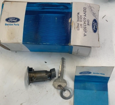 Nuevo de Lote Antiguo 1970 1971 1972 Lincoln Continental Trunk Lock Cilindro y Llave Foto 1 de 2