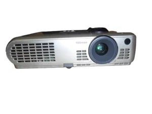 Toshiba TLP-S10 1200 Lumens LCD Projector Portable 254 H. - Picture 1 of 7
