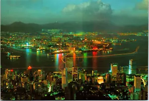 Postal vintage de escena nocturna de Hong Kong de Peak BS.23 - Imagen 1 de 2