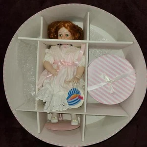 Seltene Welt Galerie Puppen ""Rosie"" aus meiner Hut Box Sammlung 16" Porzellan Puppe - Bild 1 von 12