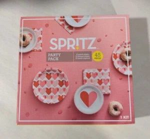 Spritz 45 piece Valentine party pack~Plates - Picture 1 of 5