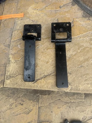 LAND ROVER DISCOVERY 1 & 2 CONJUNTO DE BISAGRA DE PUERTA TRASERA INFERIOR BHB700051 Foto 1 de 3