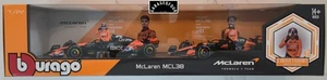 BURAGO 1:24 FORMULA 1 SET McLAREN MCL38 W/ NORRIS & PIASTRI FIGURINES  - Picture 1 of 4