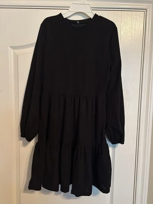 Vestido de pana negro para mujer (mediano) Foto 1 de 4