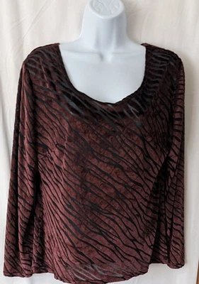 Top Grande Marrom/Preto Transparente Estampa Animal Pescoço de Barco Manga Longa Veludo Poli/Visco - Imagem 1 de 4