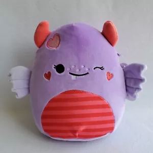 Squishmallow ATWATER the MONSTER 8 Zoll Plüsch Valentinstag zwinkernde Herzen Lavendel - Bild 1 von 7