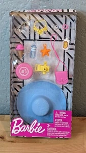 2017 Mattel Barbie Summer Fun Beach Fashion Accessory Pack - 12 Pieces - Picture 1 of 2