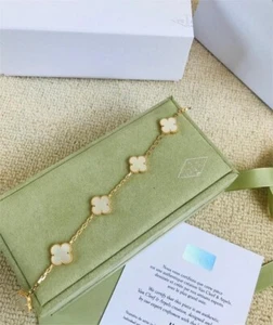 Pulsera Van Cleef & Arpels para mujer, oro de 18 quilates, nácar blanco y cinco - Imagen 1 de 5