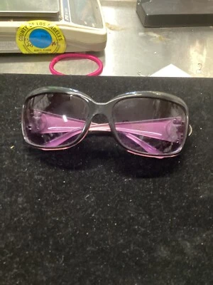 Gafas de sol DG estrás para mujer negras y rosas de plástico cuadrado borde completo, sin estuche Foto 1 de 4