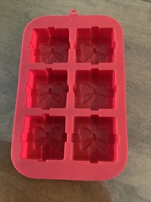 silicone baking mold gift shape - Image 1 of 2