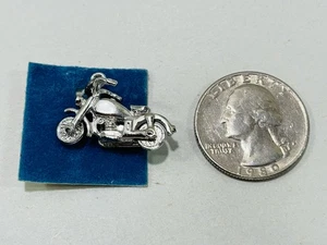 CIONDOLO PENDENTE ANTICO MOTO DI DESIGN SPENCER ARGENTO 925 - Foto 1 di 6