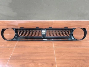 Máscara de rejilla del radiador delantero usada Toyota Corolla KE30 KE35 KE36 TE31 1974-79 - Imagen 1 de 12