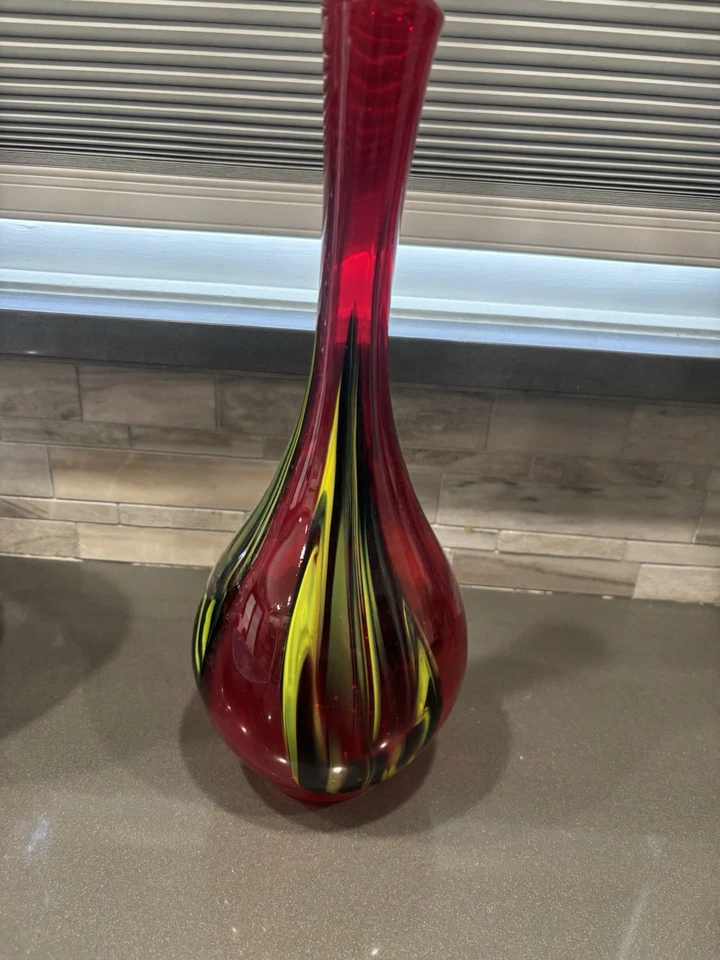 "Jarrón retro Pier 1 rojo de vidrio soplado con remolinos amarillos verdes y negros con etiqueta 14,5""" Foto 1 de 4