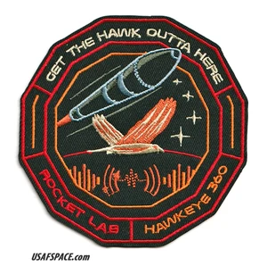 Auténtico PARCHE Misión SATÉLITE ROCKET LAB 65 'Get The Hawk Outta Here' - Imagen 1 de 3