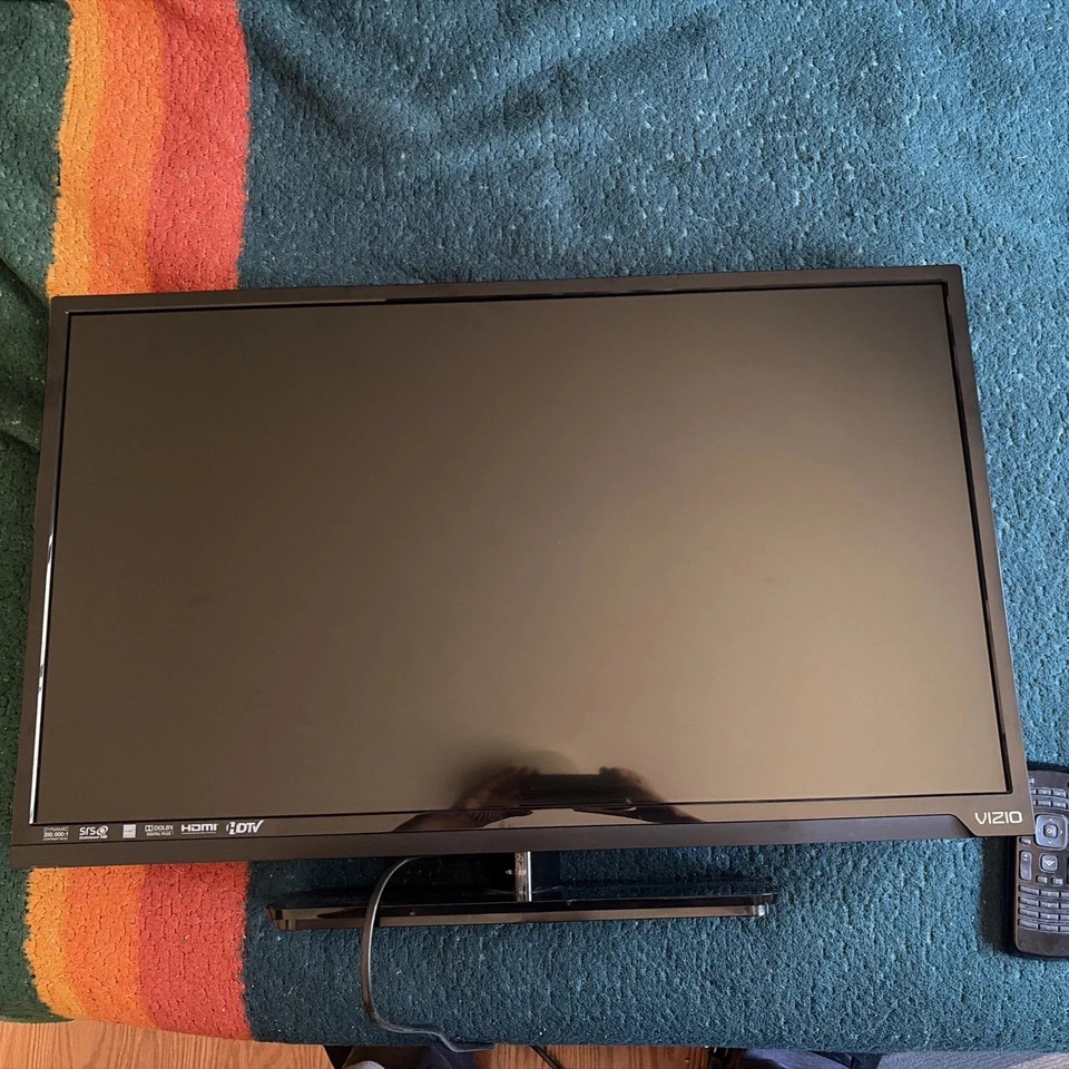 Vizio E320-A0 32" LED TV Flat Screen HDMI w/ Remote | Tested | Grade A - Image 1 of 4